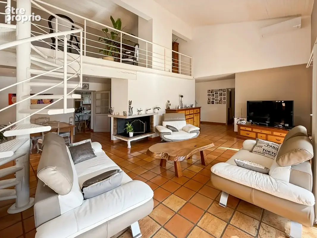 Maison 174 m² à Saint-Hilaire  - photo 3