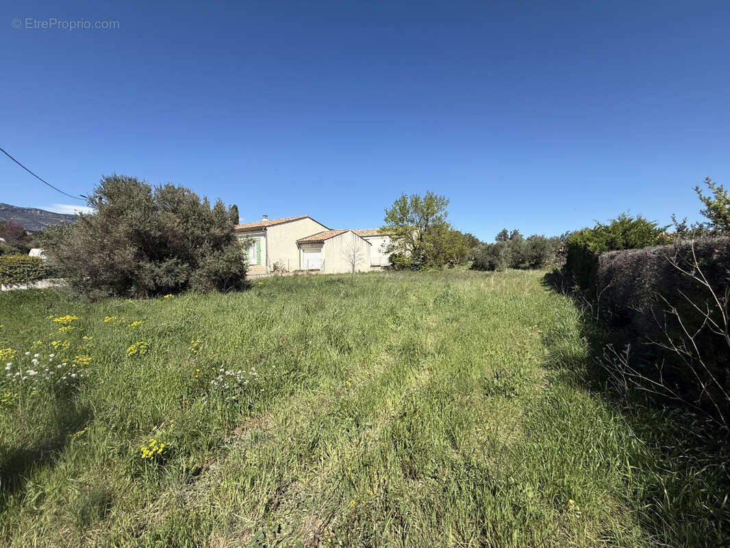 Terrain à MONTPEYROUX