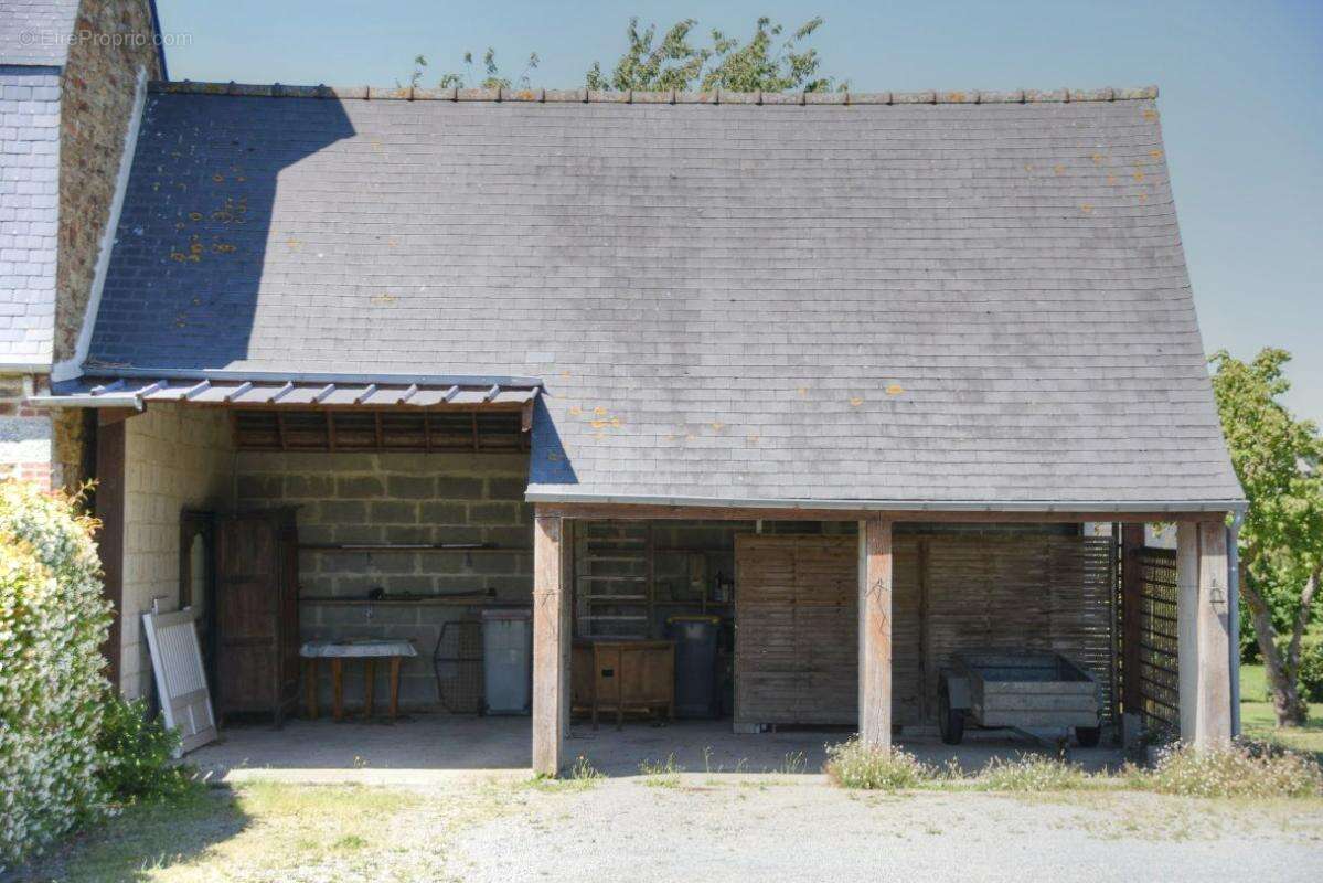 Maison à LA ROCHE-DERRIEN