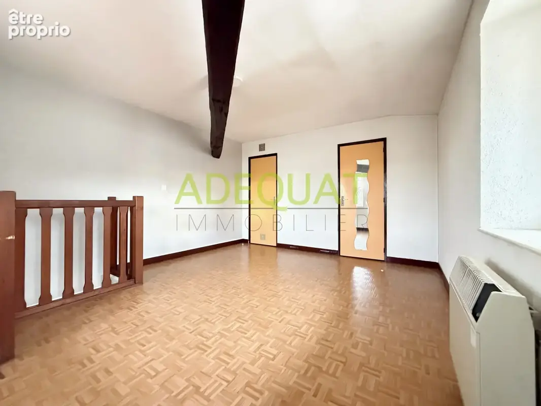BOURGOIN JALLIEU 'RUE PIETONNE', appartement de type 2 en duplex… - photo 7