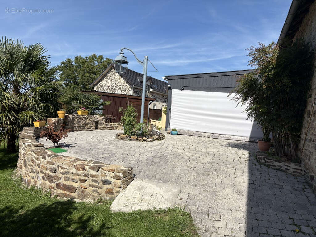 Maison à ARNAC-POMPADOUR