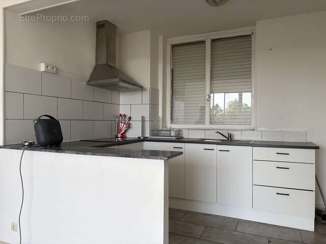 F3 de 58 m2 au 2ᵉ étage   Cuisine ouverte US semi-équipée   2 chambres - photo 4