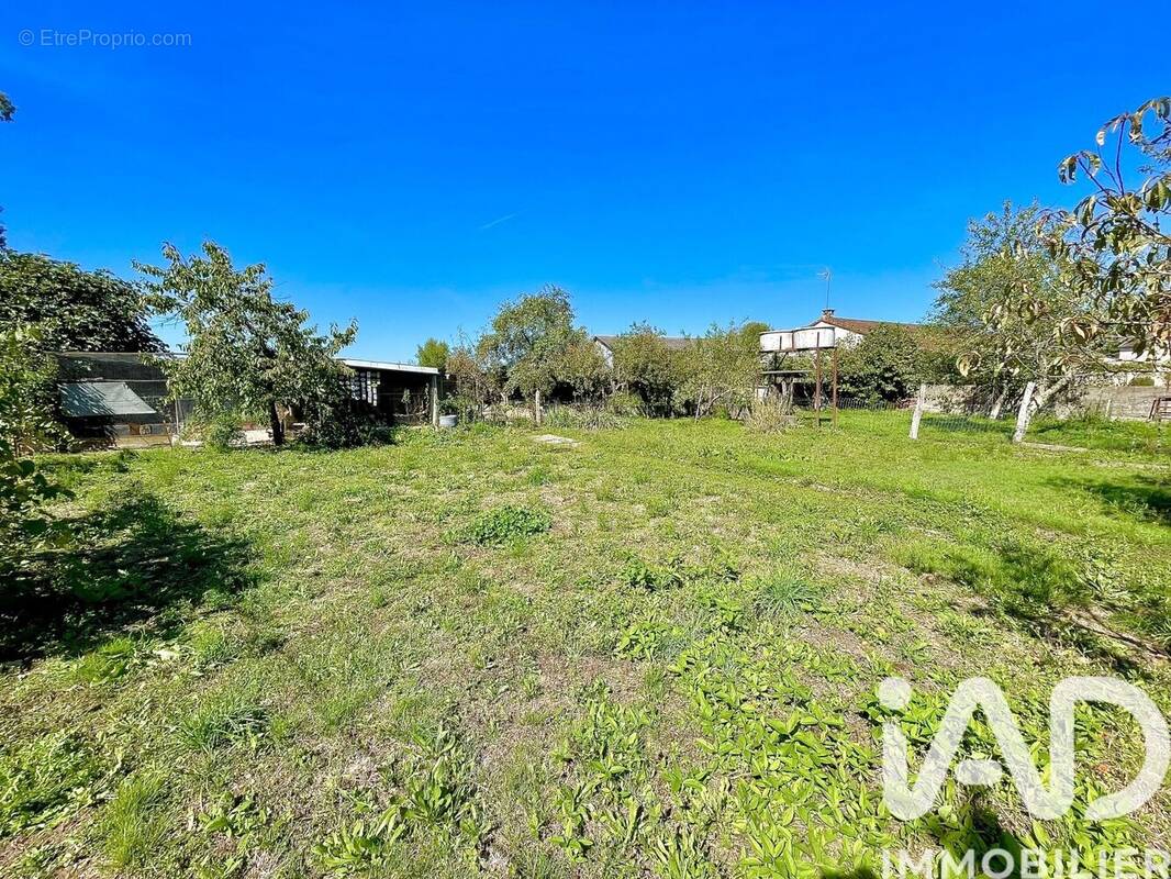 Photo 1 - Terrain à LATHUS-SAINT-REMY