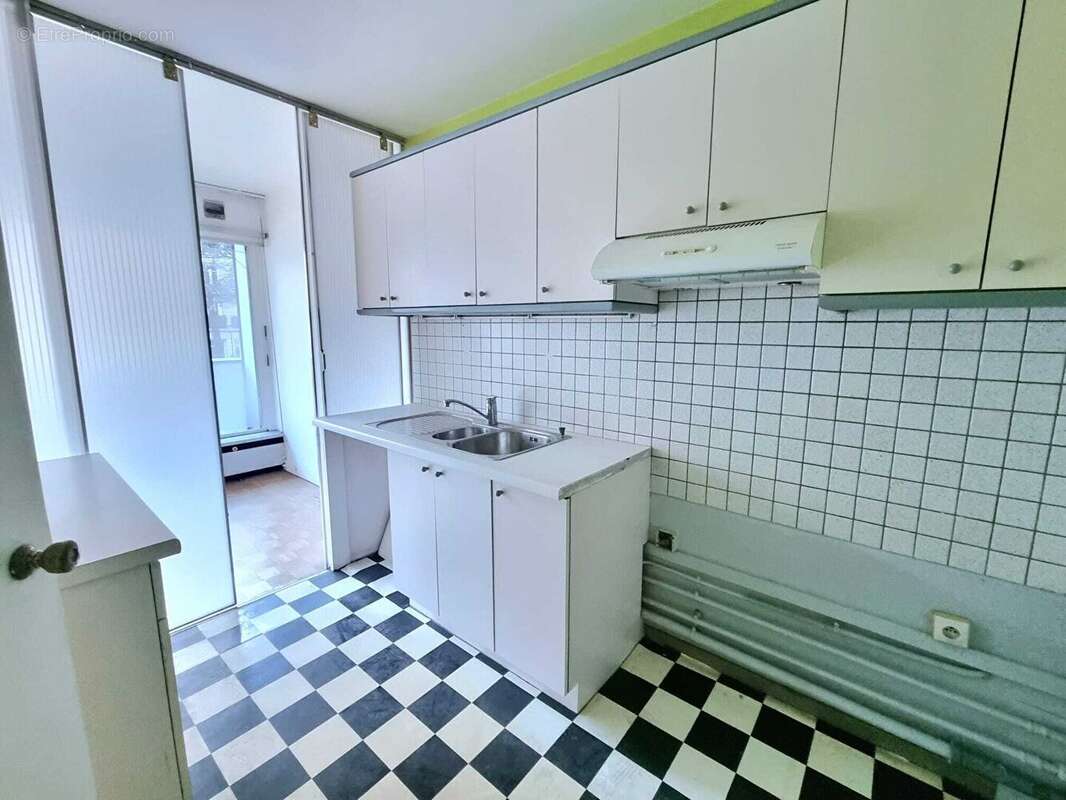Appartement à PARIS-14E