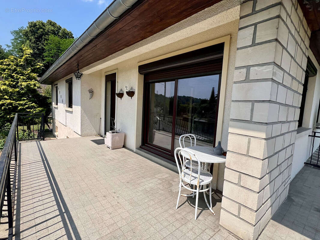 Maison à VAILLY-SUR-AISNE