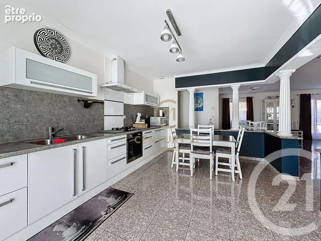 Maison 139 m² à Givors  - photo 4