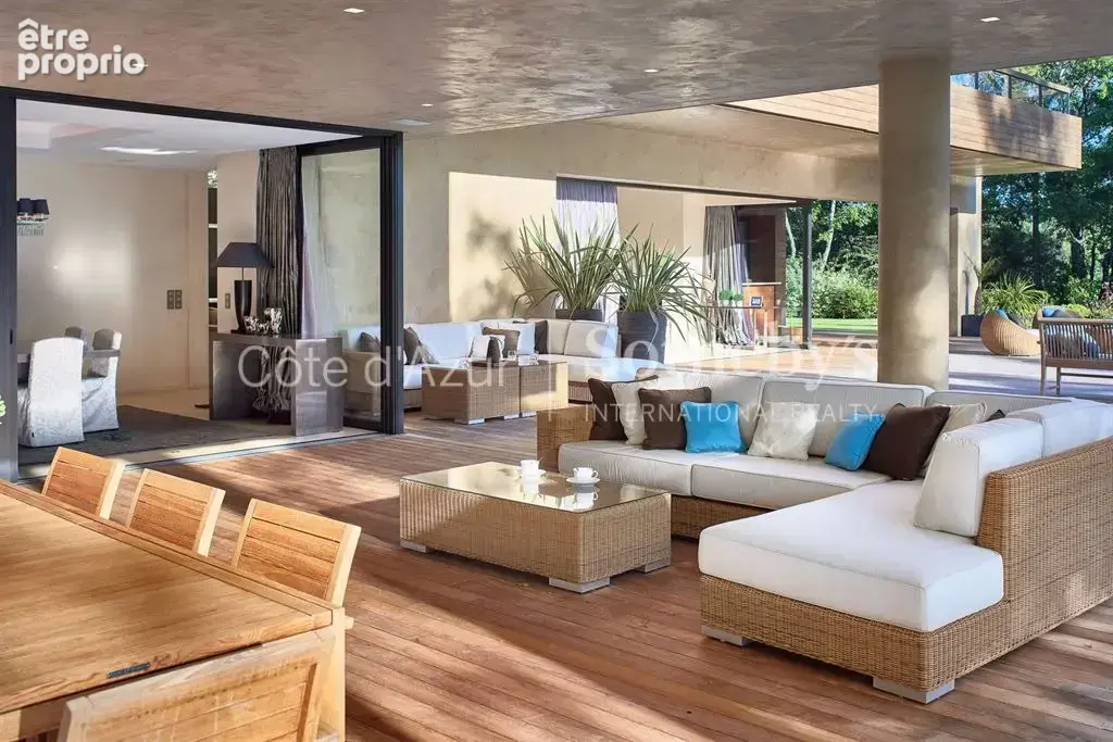 Terre Blanche, villa de plus de 500 m² avec cinq suites sur un parc de 9 585 m² - photo 6