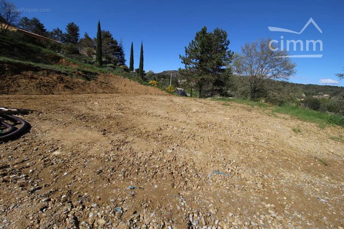 Terrain à MONTAZELS