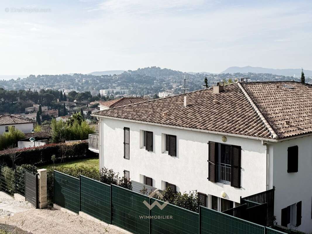 Vue haute - Immeuble - La Garde 83130 - Appartement à LA GARDE