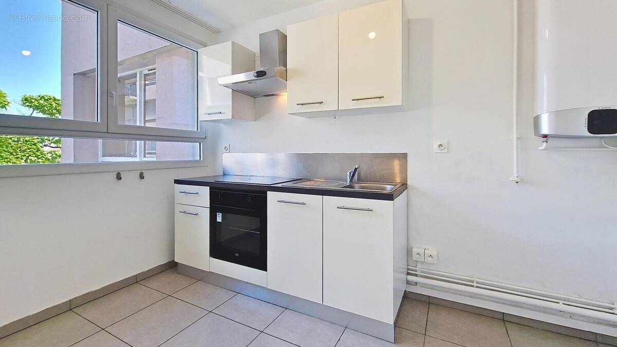 Photo 1 - Appartement à BRON
