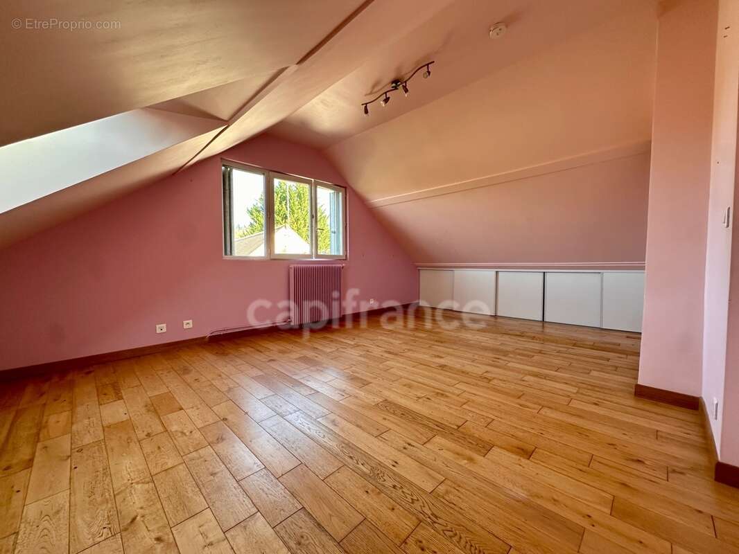 Maison à vendre 5 pièces  4 Chambres FEUCHEROLLES (78) - photo 14