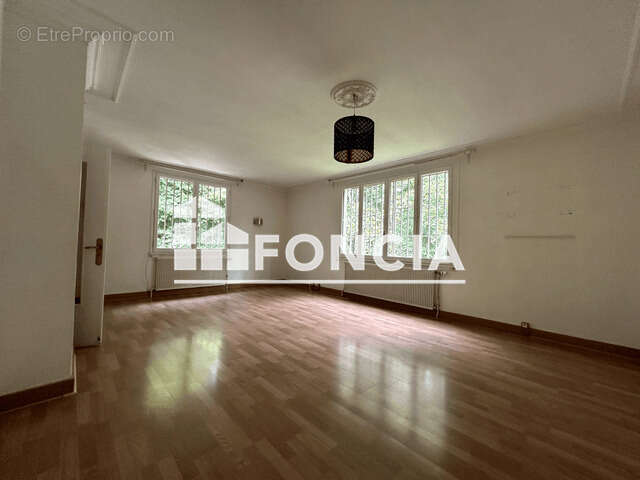 Maison à FONTENAY-LE-VICOMTE