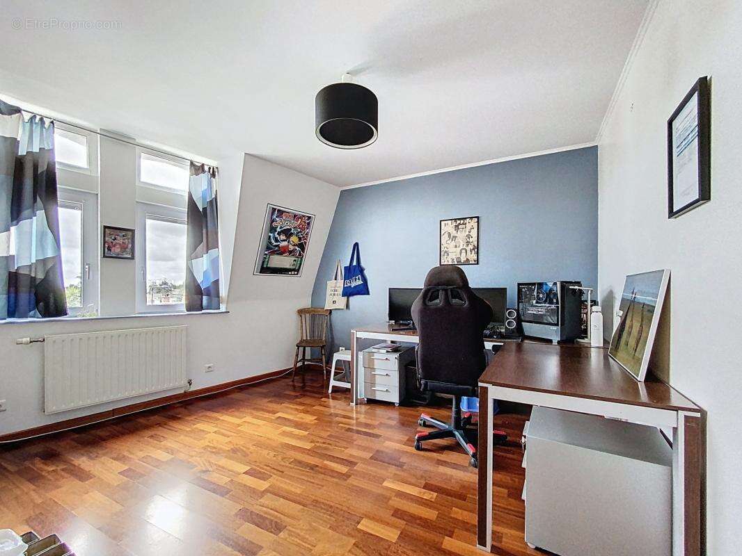 Maison à LA CHAPELLE-D'ARMENTIERES