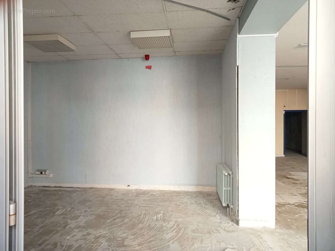 Commerce à LA VOULTE-SUR-RHONE