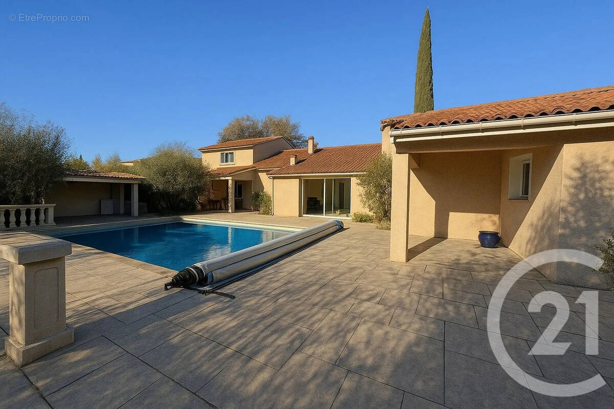 Maison à PINS-JUSTARET