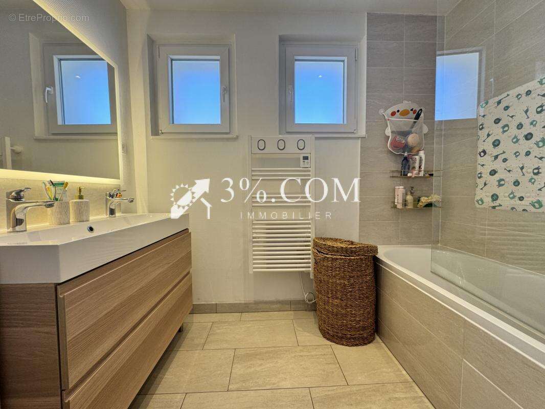 3%COM Jolie maison rénovée avec jardin - photo 7