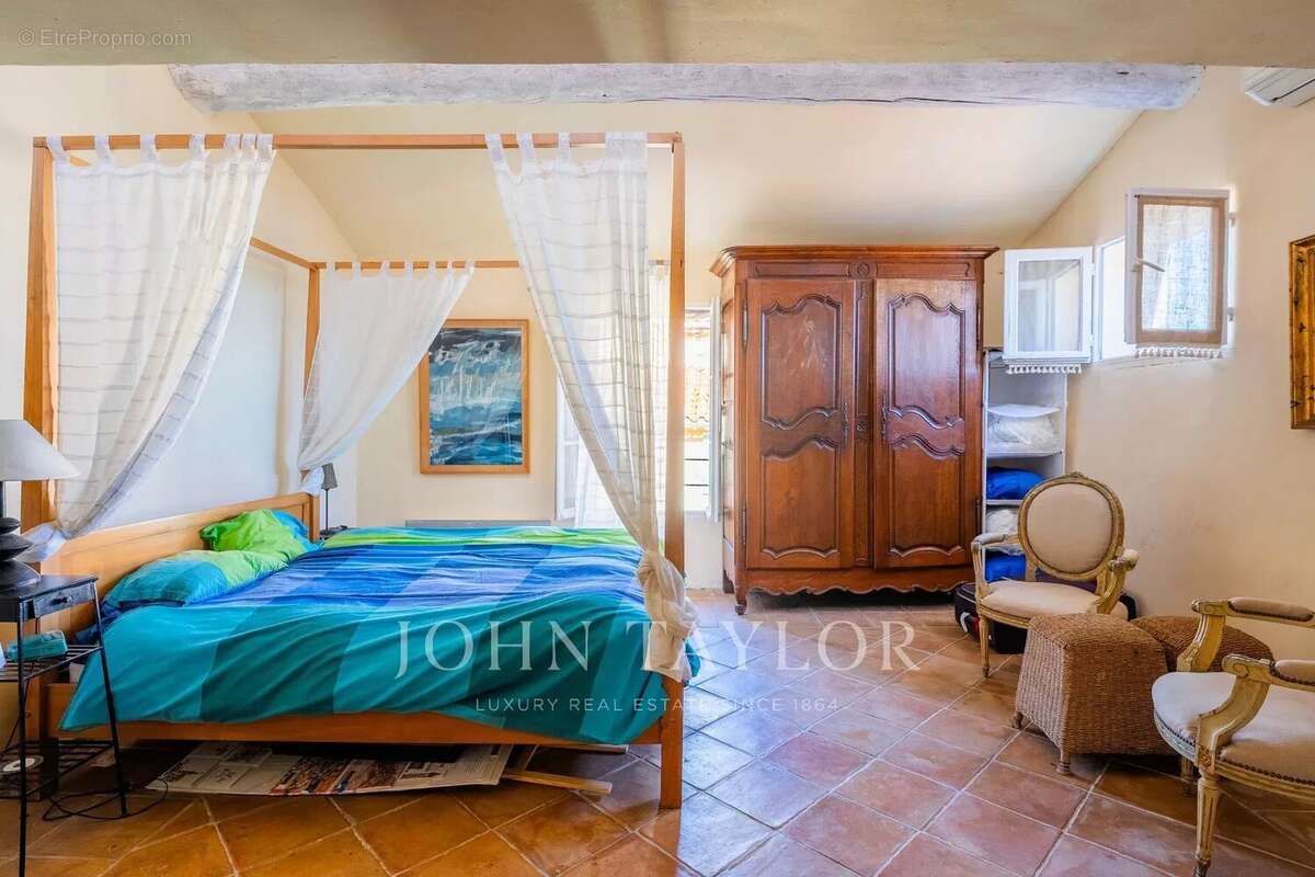 Maison à VENTABREN