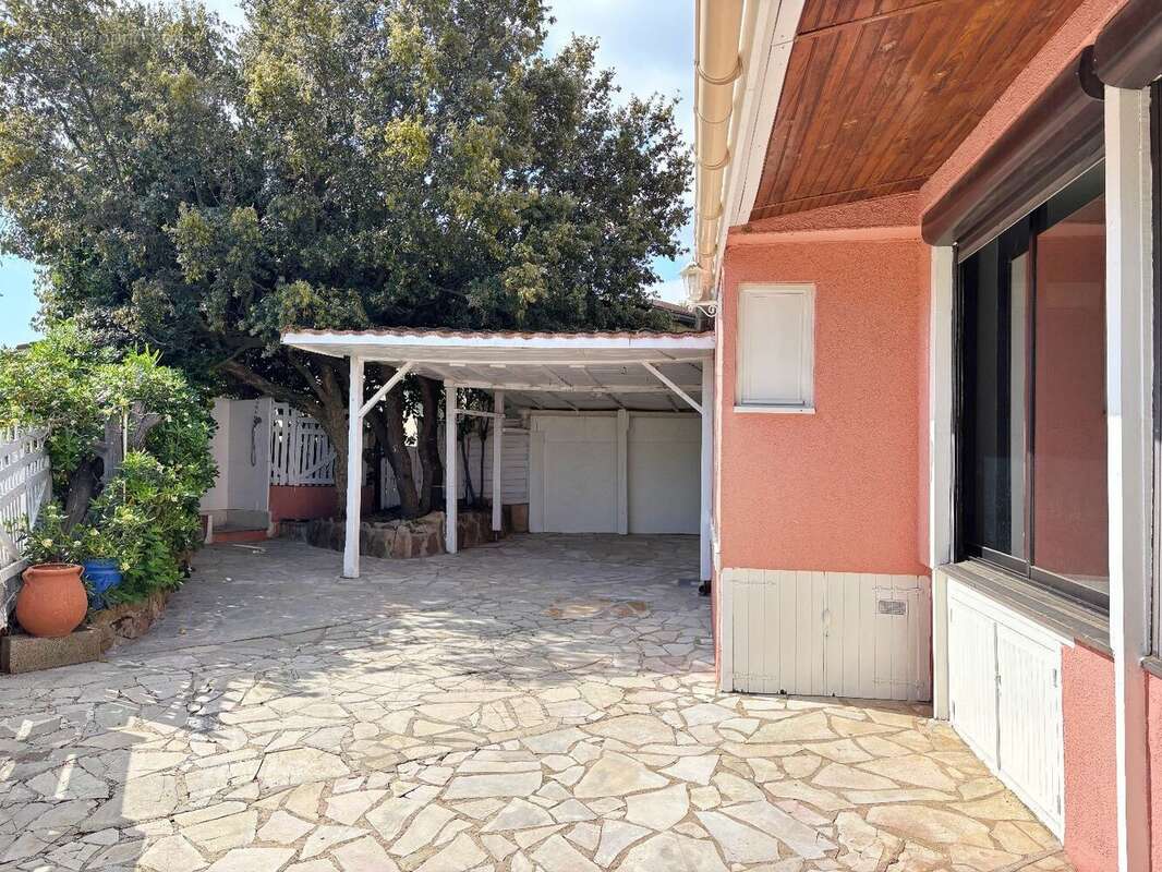 Maison à ROQUEBRUNE-SUR-ARGENS