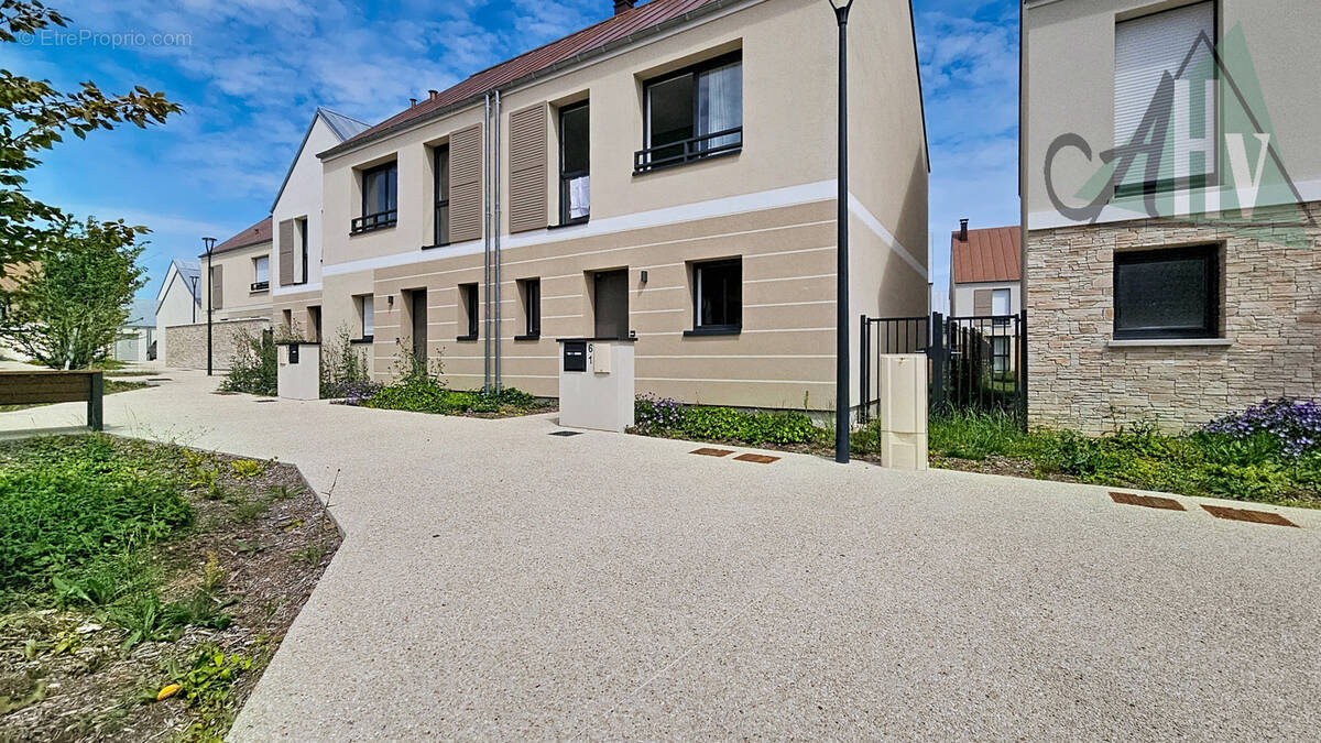 Maison à MOISSY-CRAMAYEL
