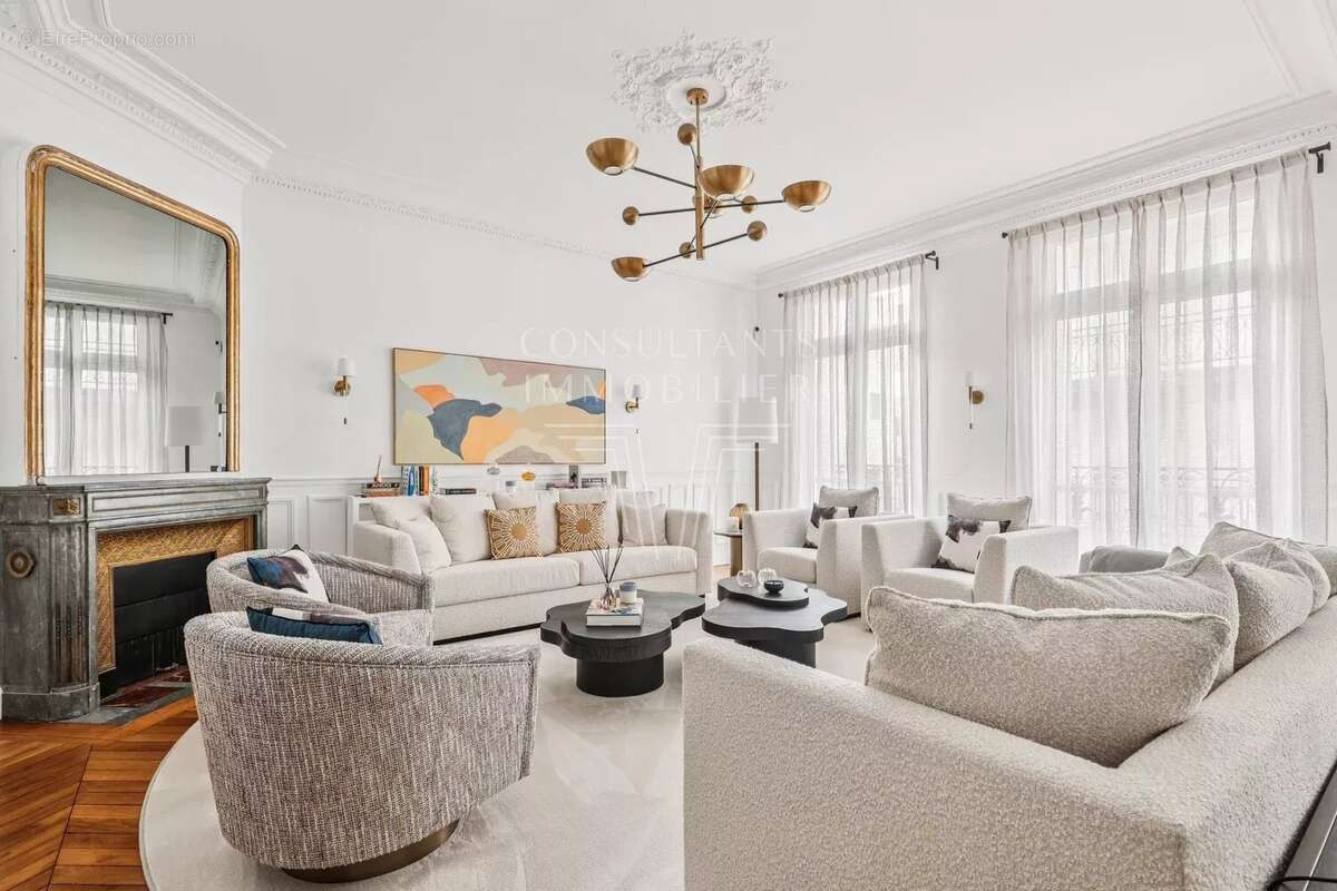 Appartement à PARIS-7E