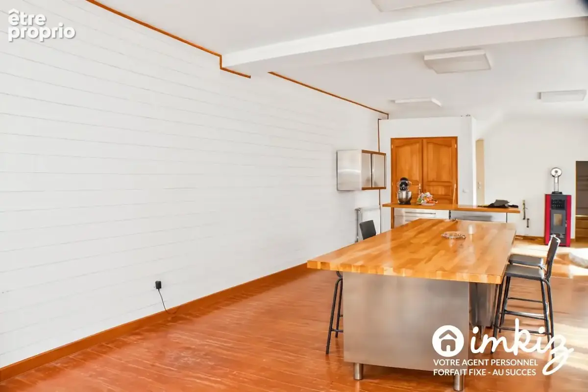 Maison 5 pièces de 140 m² avec cour et préau - photo 2