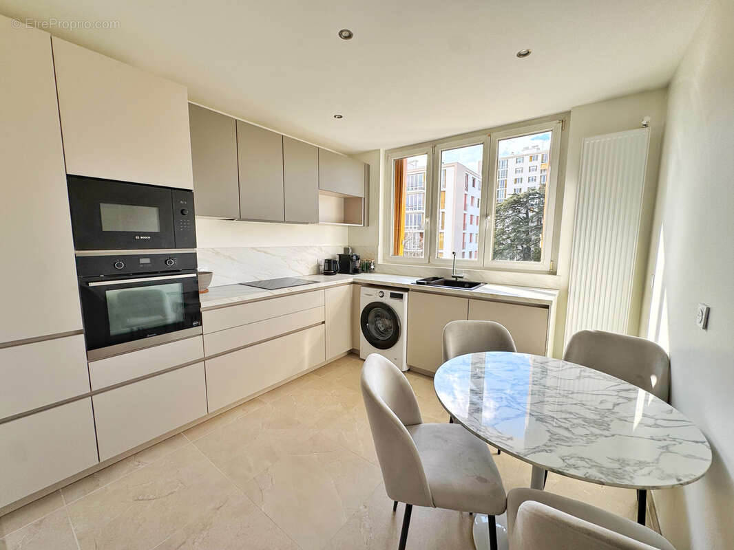 Appartement à LA MULATIERE