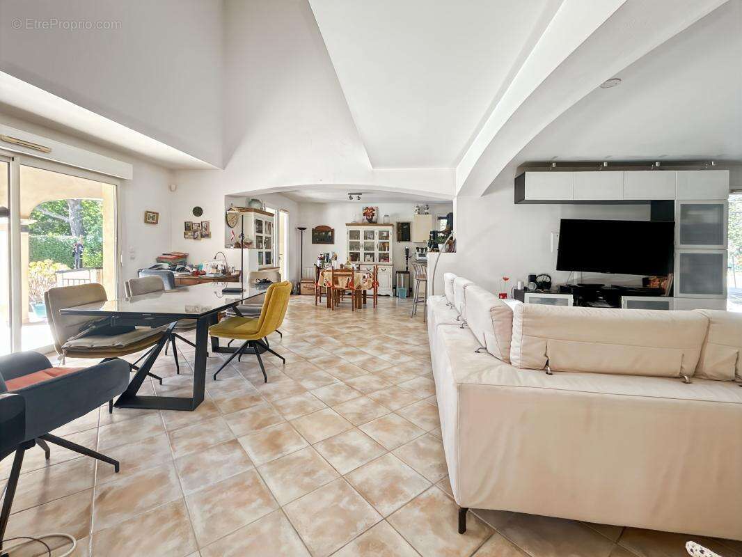 Maison à ROQUEBRUNE-SUR-ARGENS