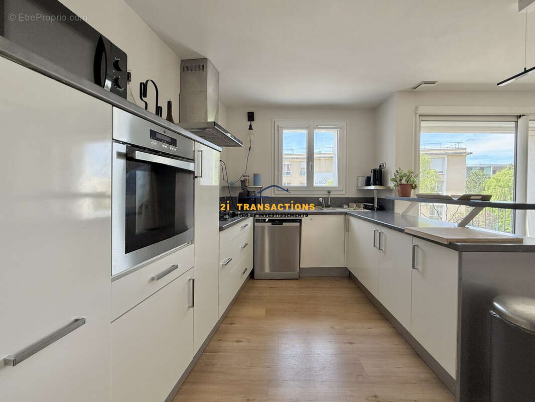 Maison à SAINT-PRIEST-EN-JAREZ