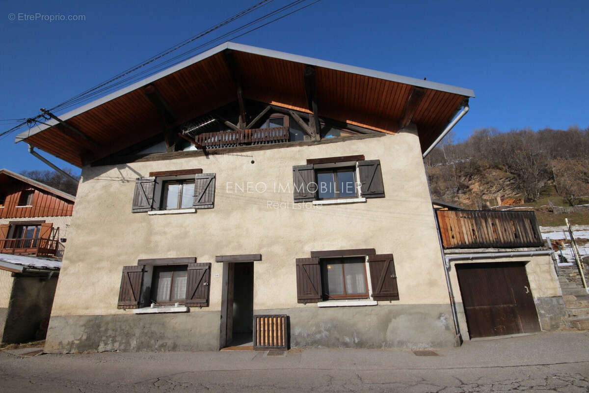 Maison à LES CHAPELLES