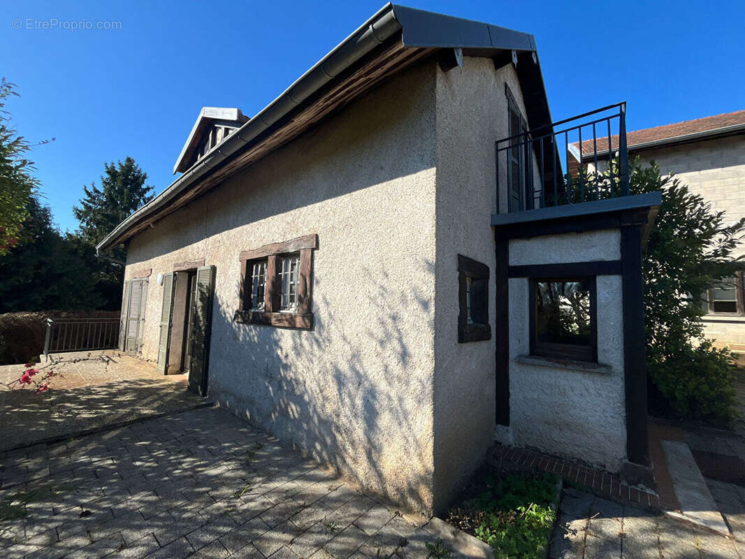 Maison à POUILLEY-LES-VIGNES