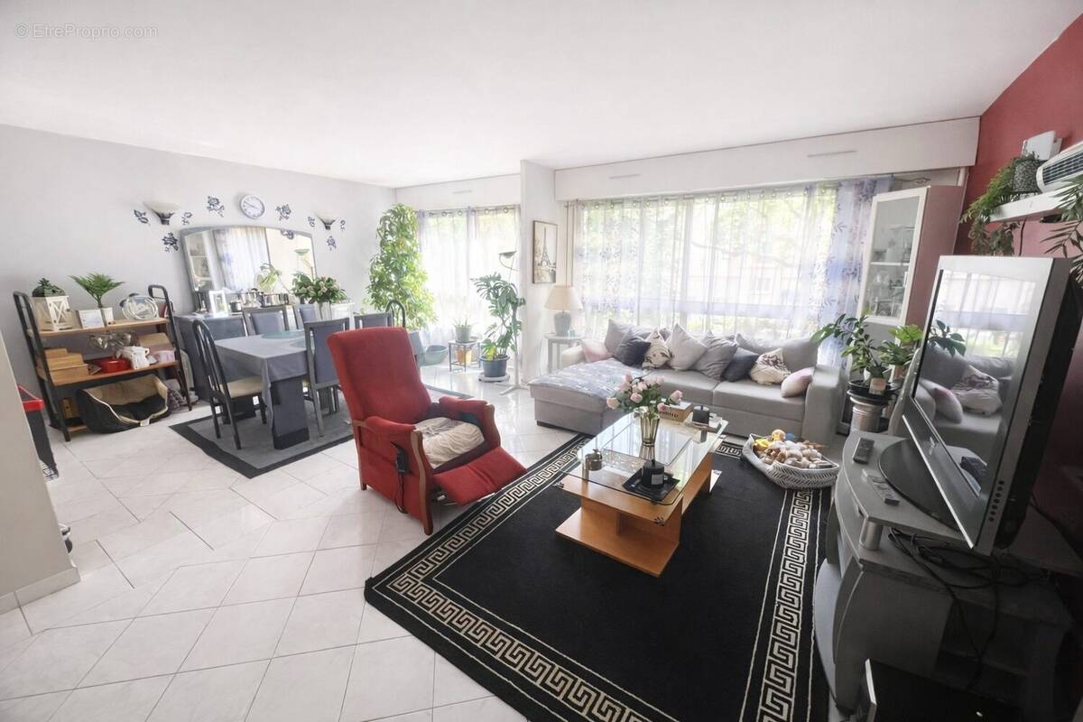 Appartement à COURBEVOIE