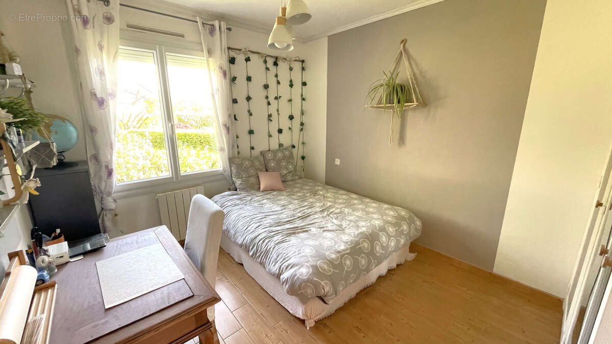 Maison à SAINT-CLEMENT-DE-LA-PLACE