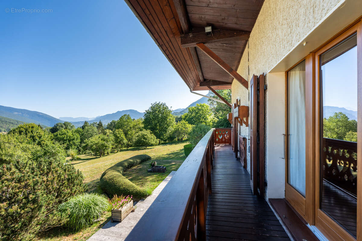 Le Noyer - Ferme rénovée de caractère - potentiel de 336m2 habitable - 2.630m2 de terrain plat - photo 12