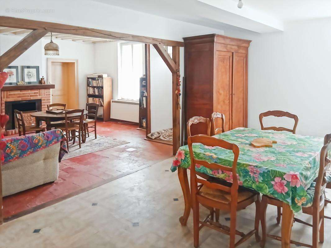 Maison à CHAUMONT-SUR-THARONNE