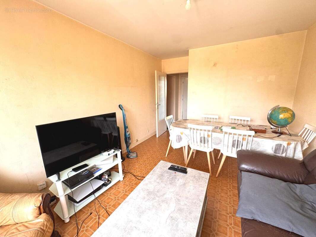 Appartement à LE COTEAU