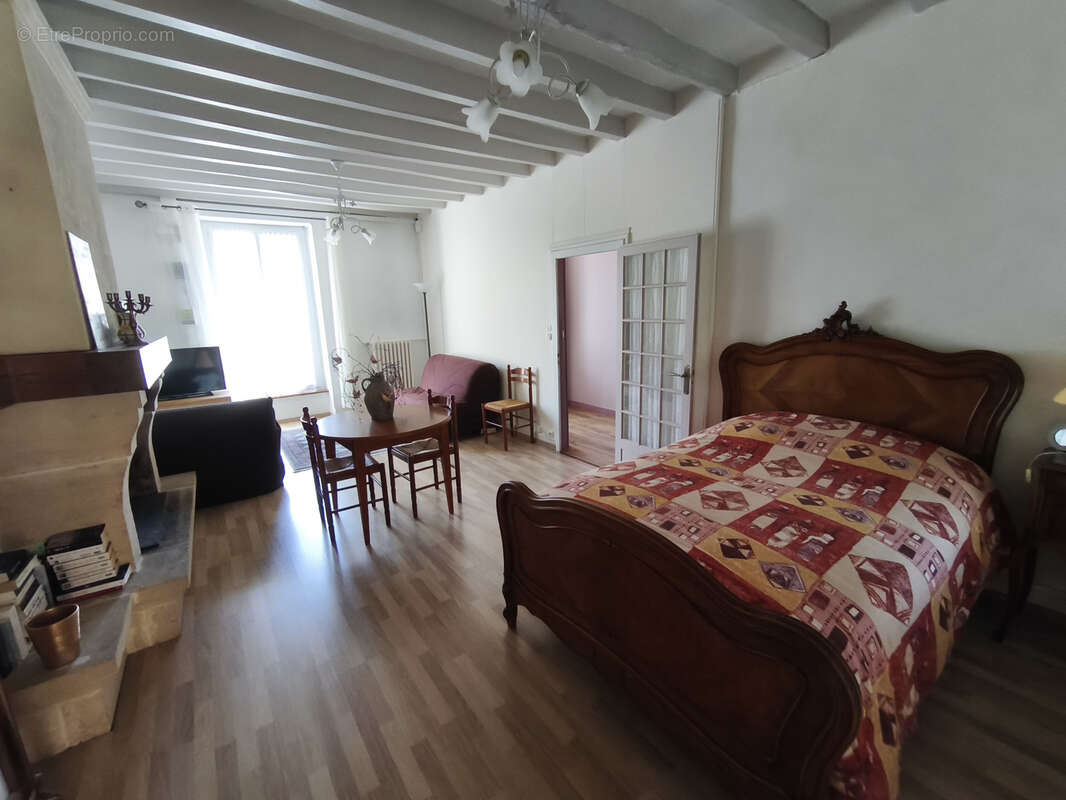 Maison à NOYEN-SUR-SARTHE