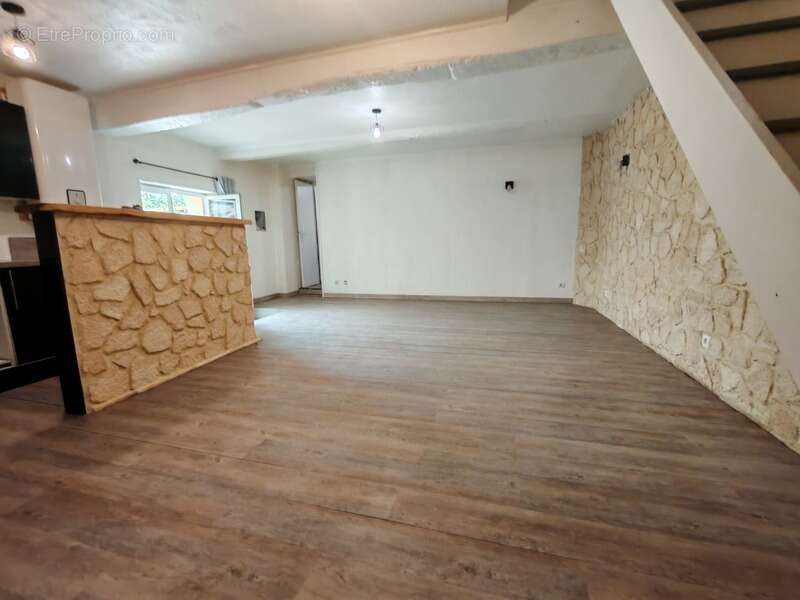 Maison à MOULIETS-ET-VILLEMARTIN