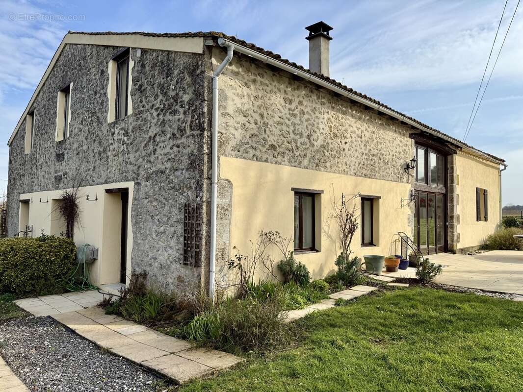Maison à SAUVETERRE-DE-GUYENNE