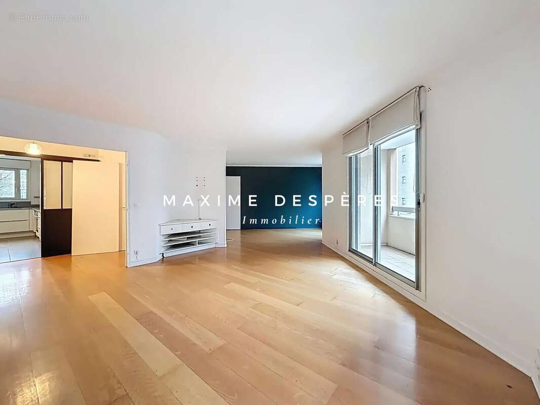 Appartement à COURBEVOIE