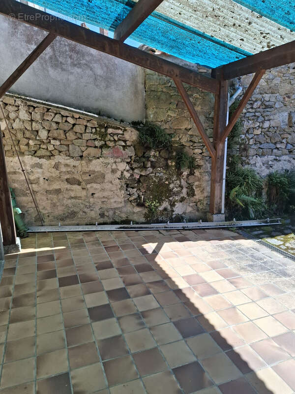 Maison à BUSSIERE-POITEVINE