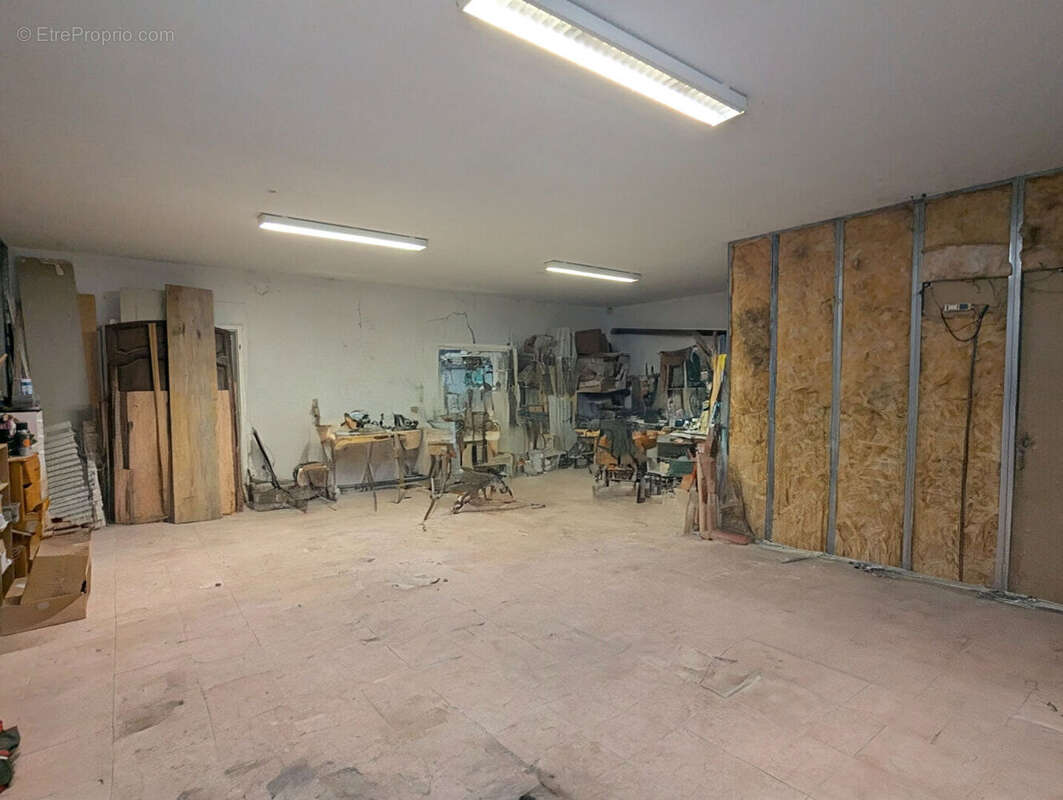 Commerce à SALERNES