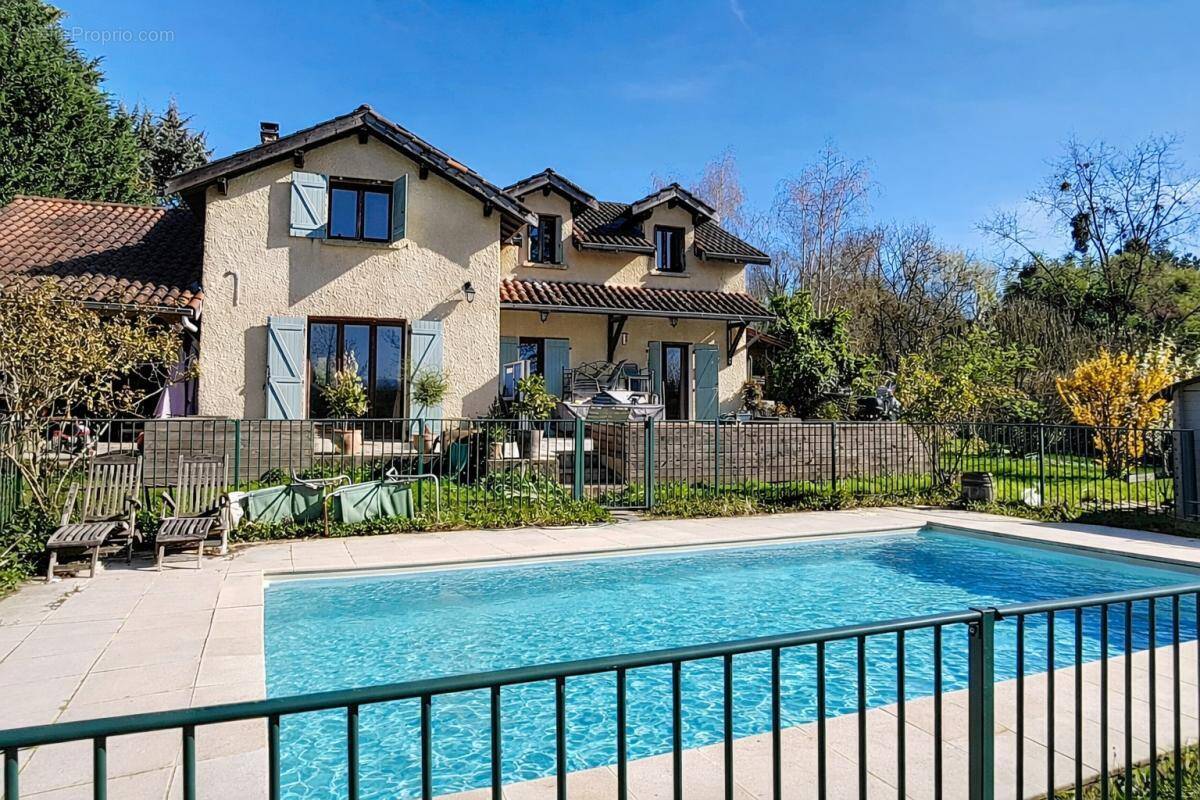 Maison à MOGNENEINS