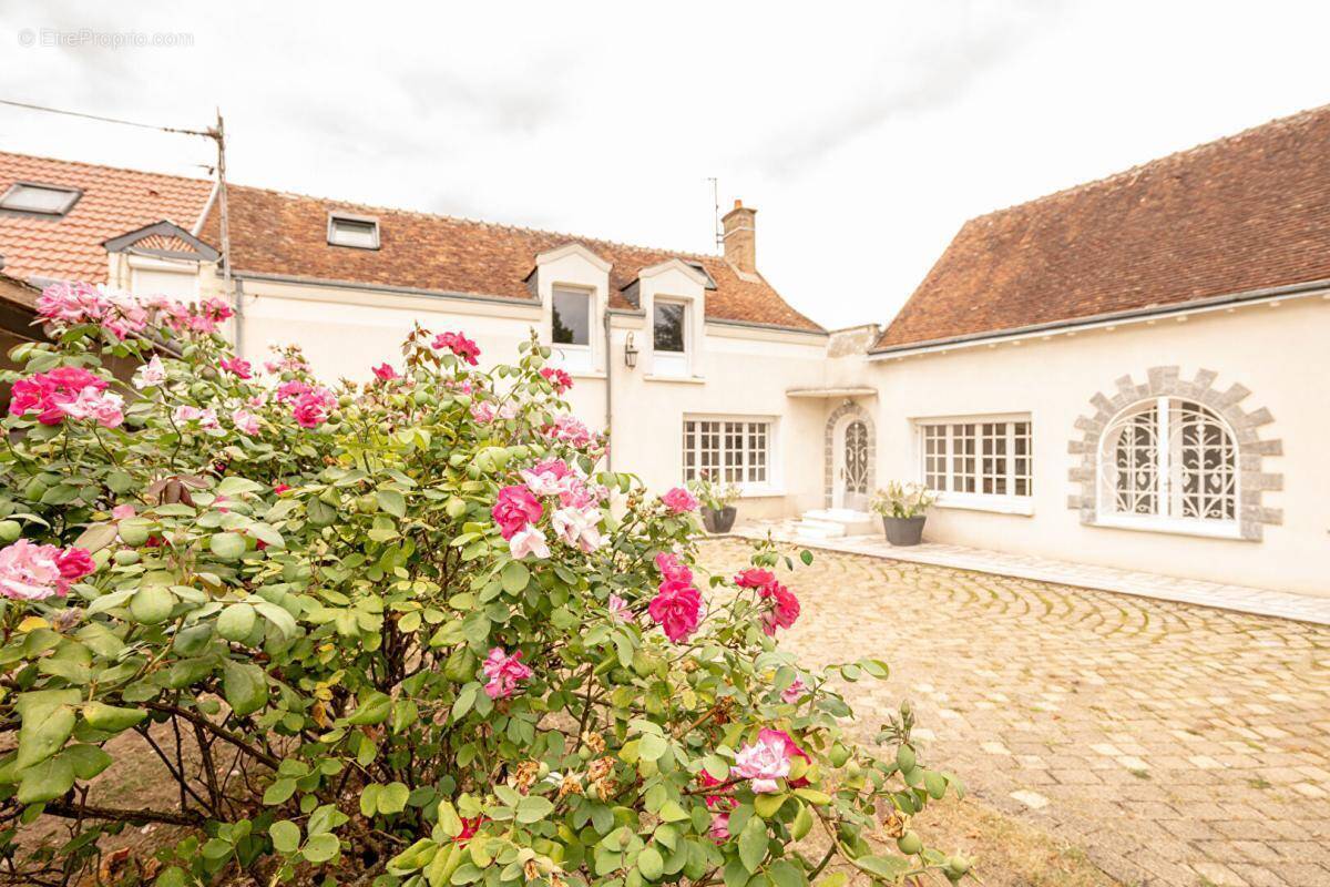 Maison à CONTRES