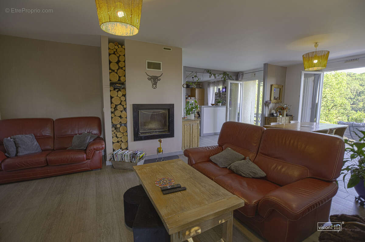 Naucelles   maison 4 chambres, terrasse et terrain arboré de 3 213 m2 - photo 4