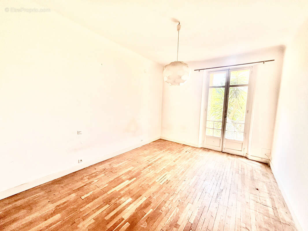 Cannes centre  t4 sud 151m2 bourgeois rez de jardin terrasse 97m2, garage - photo 5