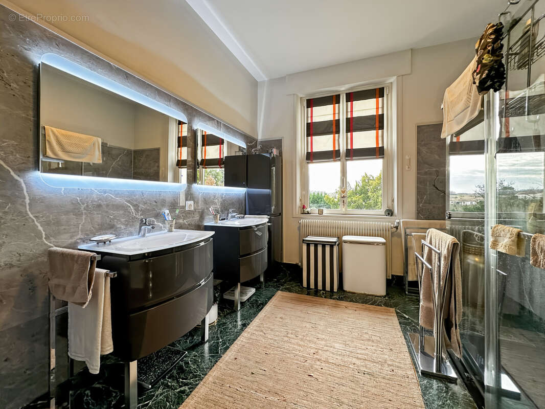 Maison à ROULLET-SAINT-ESTEPHE