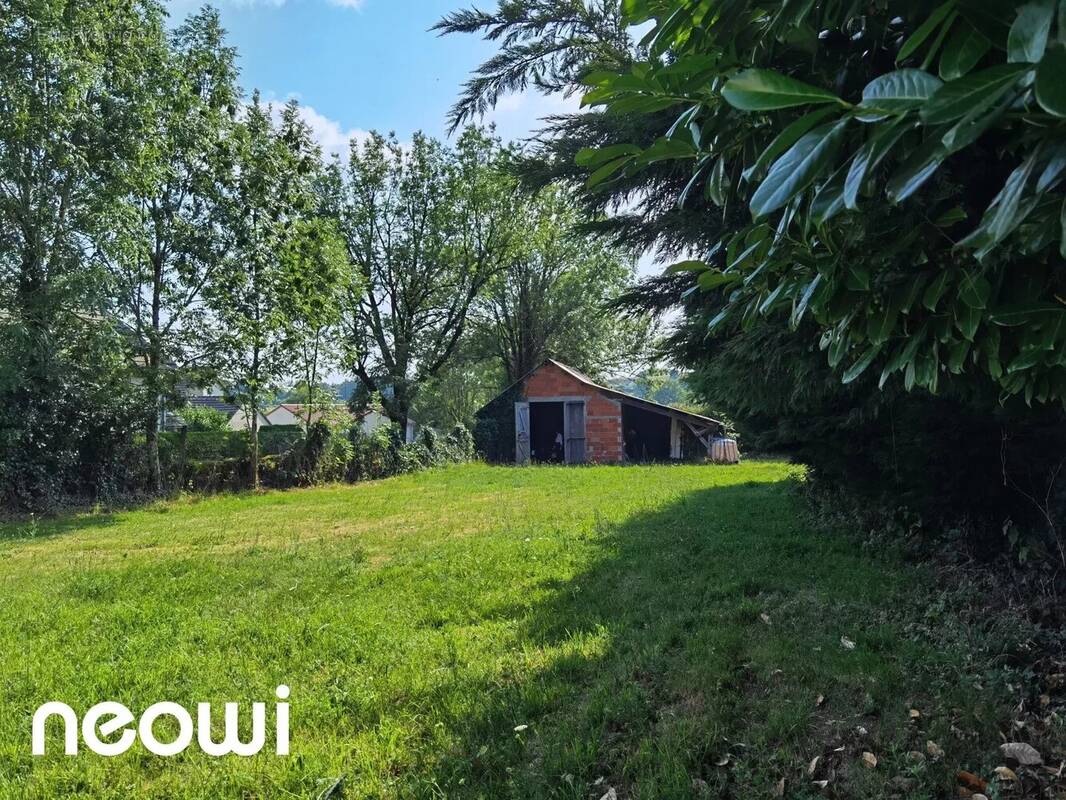 Terrain à SAINT-MAMET-LA-SALVETAT