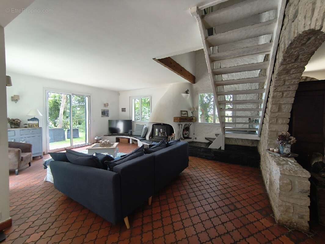 Maison à NESLES-LA-VALLEE