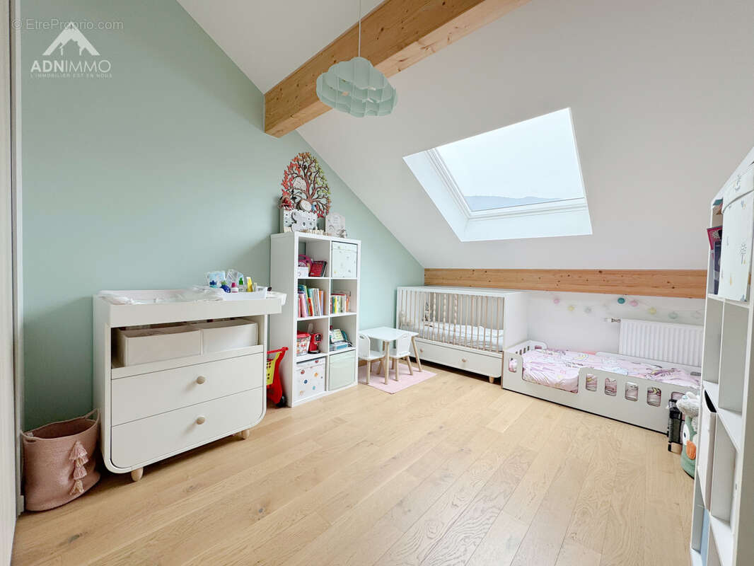 Appartement à PERON