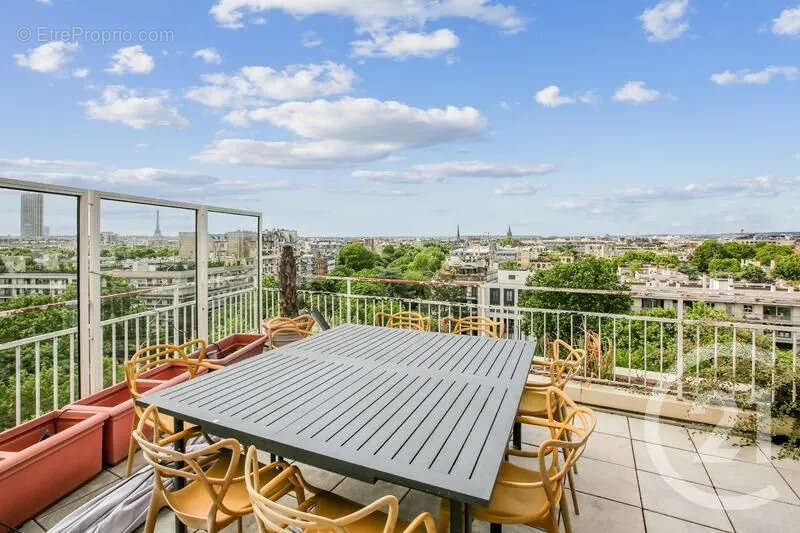 Appartement à NEUILLY-SUR-SEINE